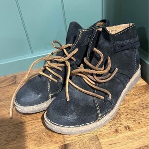 Born leather  Ankle Boots with Tan Laces